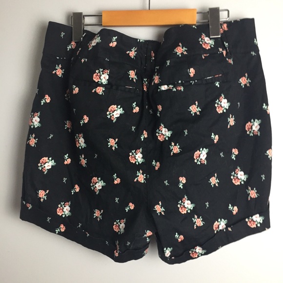 Torrid Floral Shorts - Picture 2 of 4